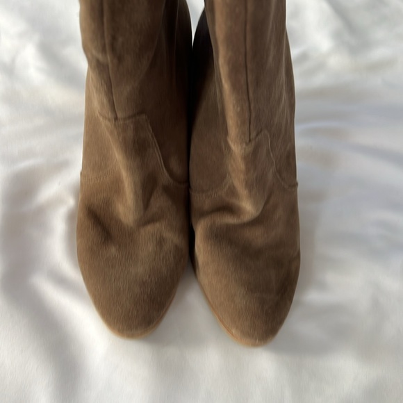 Dolce Vita Tan Suede Pull On Knee High Tall Heeled Boots - Picture 7 of 11